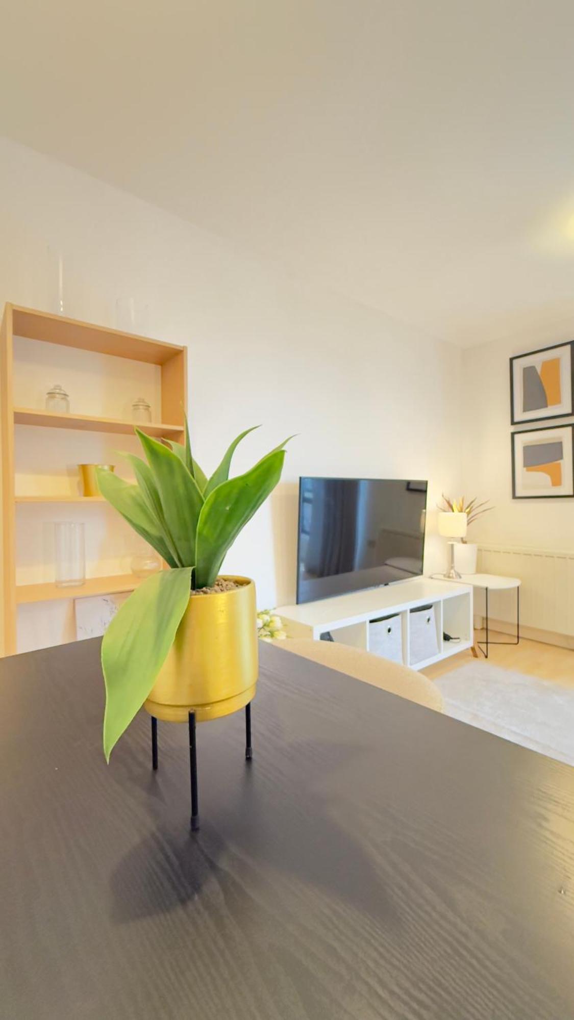 Modern Spacious Opposite Station Ii Appartement *