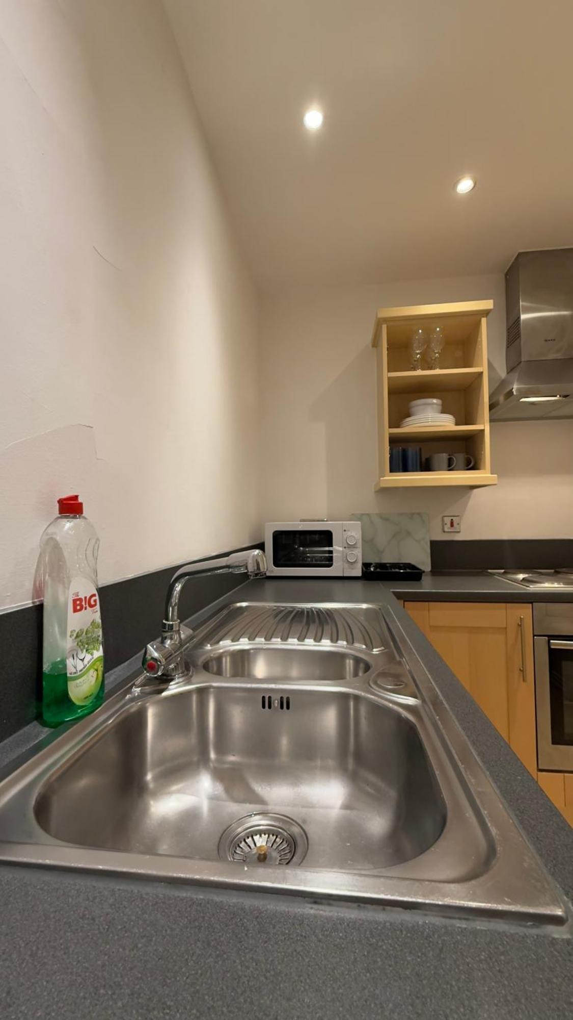 Modern Spacious Opposite Station Ii Appartement